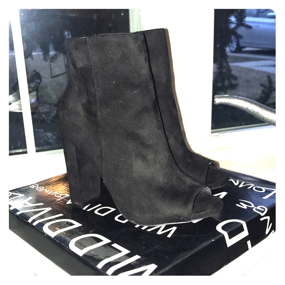 New open toe suede Booties